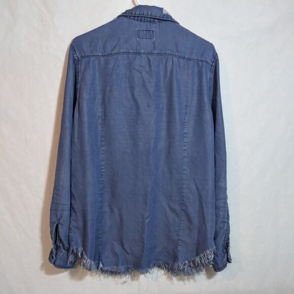 Umgee Distressed Blue Chambray Button-Up Shirt Size L - Picture 3 of 7